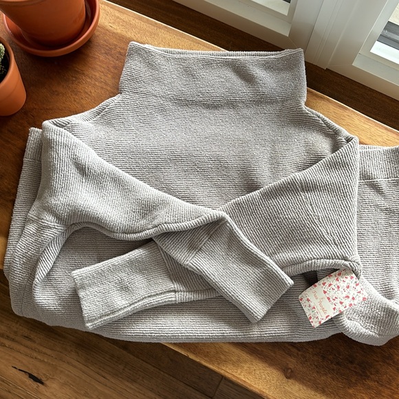 Free People Ottoman - Picture 4 of 5